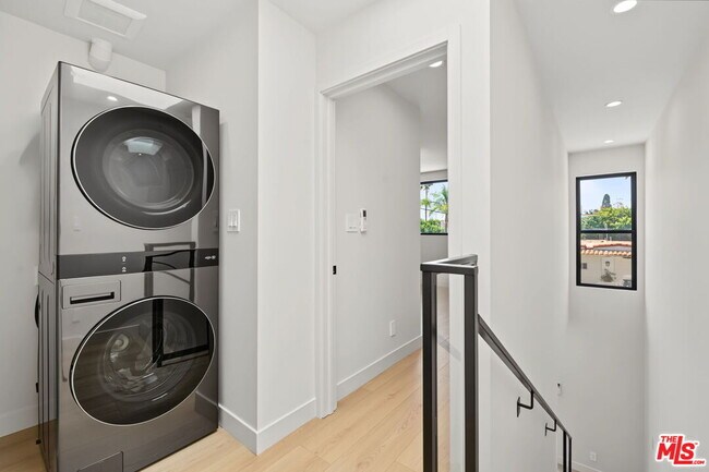 Building Photo - 5841 Whitworth Dr