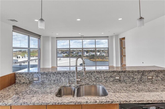 Building Photo - 33 N Water St