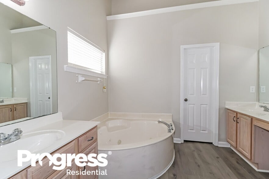 Building Photo - 4623 Tulip Bend Dr