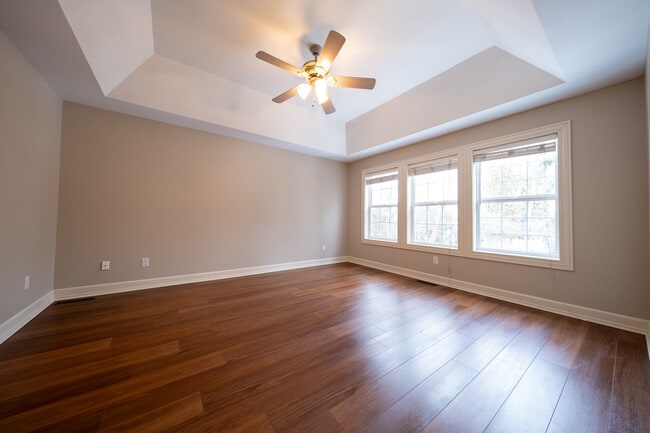 Building Photo - 3290 N Shore Dr