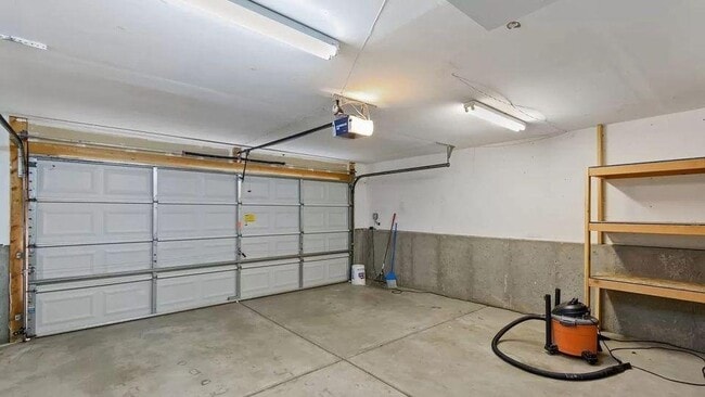Building Photo - 15096 S Vernal Cove