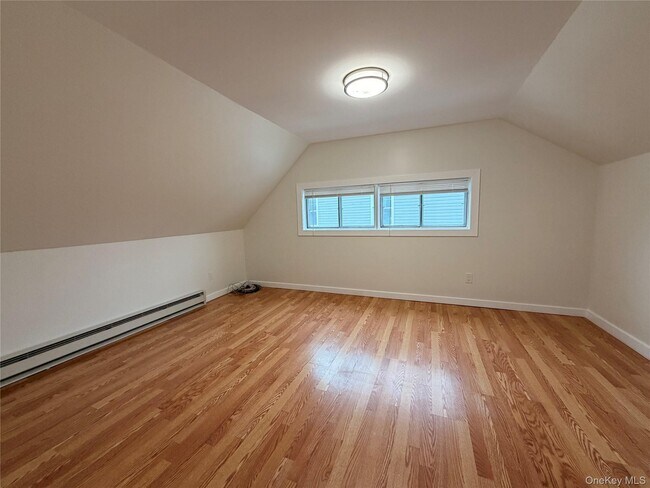 Building Photo - 12 Elves Ln