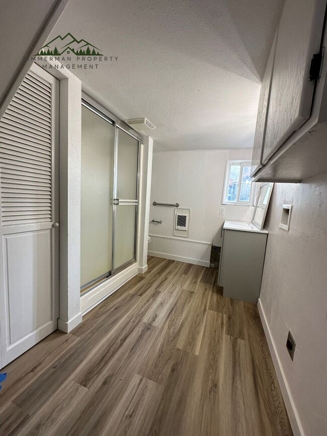 Building Photo - Coburg Beauty!! Renovated 3-bedroom, 2- bathroom