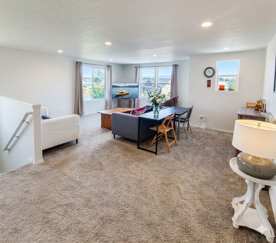Upstairs Living Room - 8295 Diamond Point Cir NE