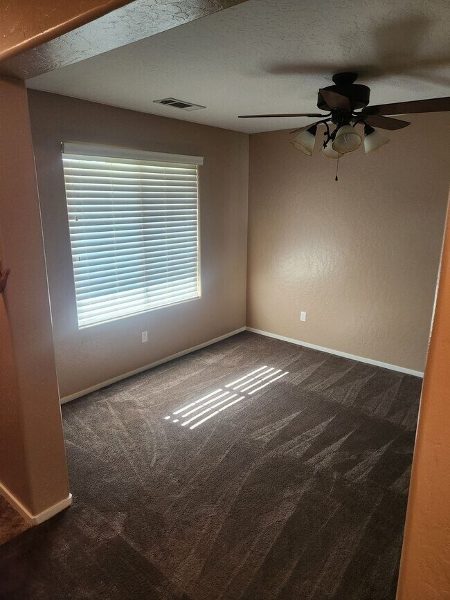 Building Photo - 2884 Sauvignon St