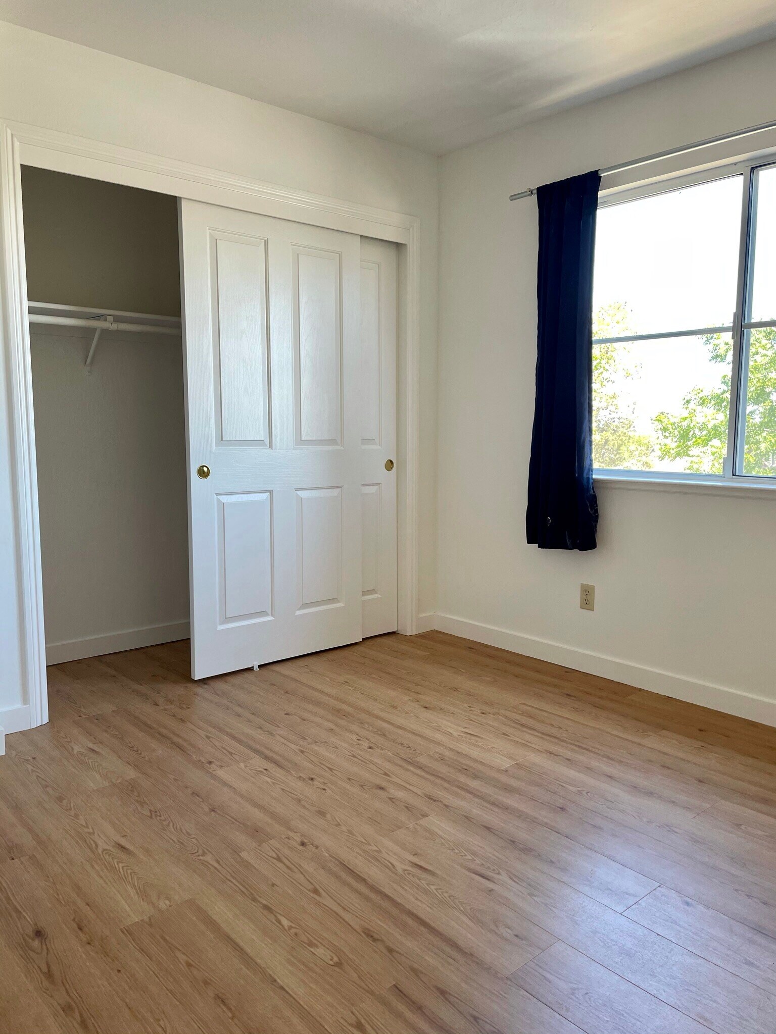 Downstairs bedroom - 411 Santa Fe Ave