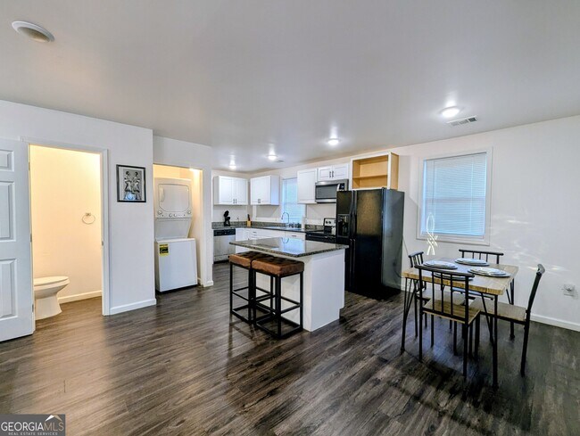 Building Photo - 2533 Godfrey Dr NW