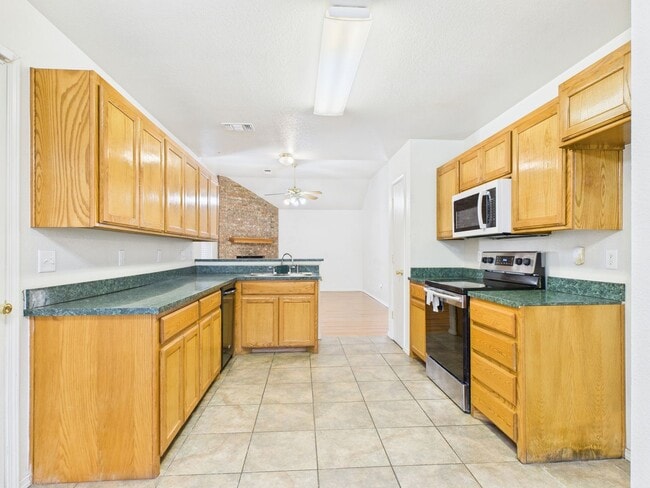 Building Photo - 1111 Pikes Peak Dr