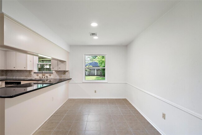 Building Photo - 6007 Claridge Dr