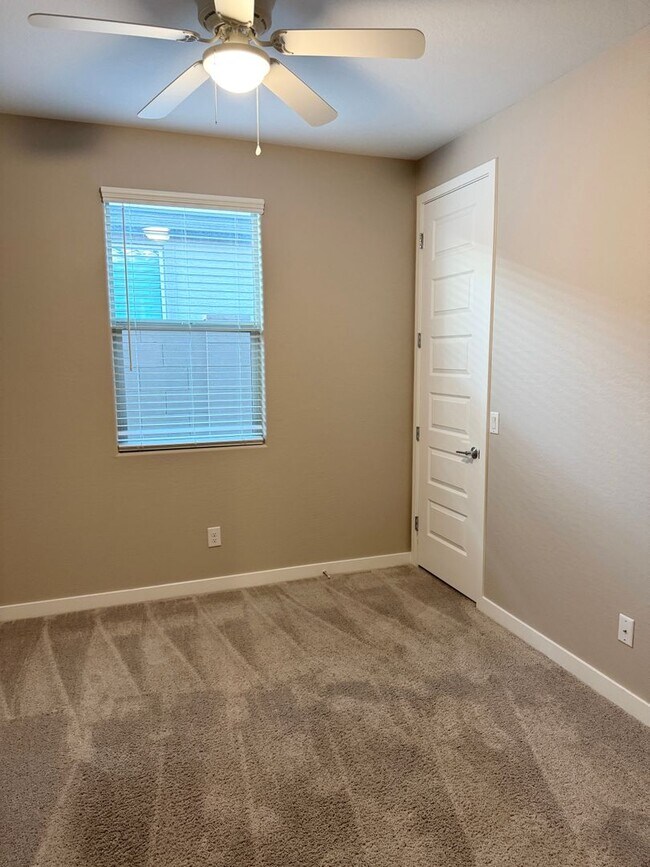 Building Photo - Beautiful Single Level Home Near Verrado!