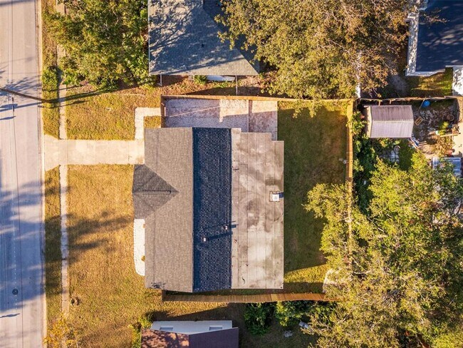 Building Photo - 2203 Nottingham Rd