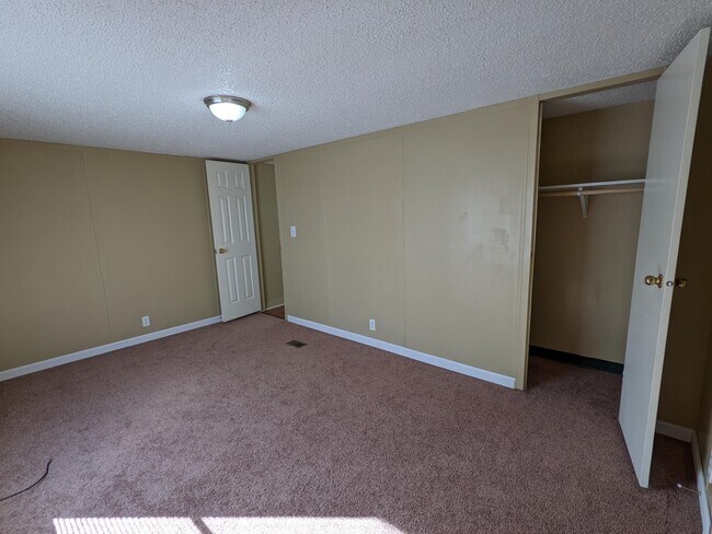 Building Photo - 903 Scott Dr