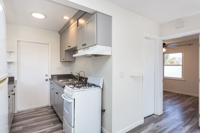 Building Photo - 4520 Marlborough Dr