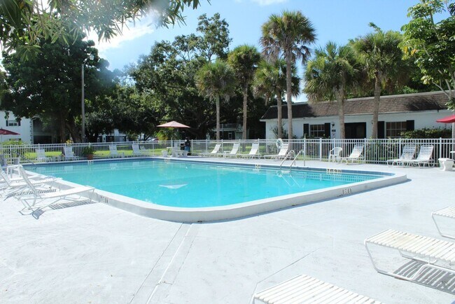 Building Photo - Annual Updated 1BR/1BA Condo – New Interior Finishes, Located on the 2nd Floor