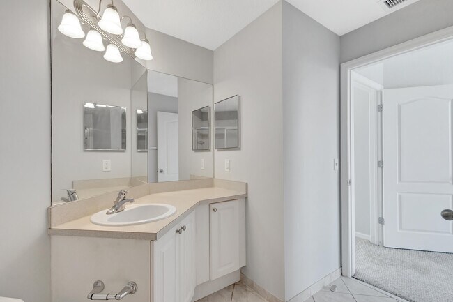 Building Photo - 11020 Legacy Dr
