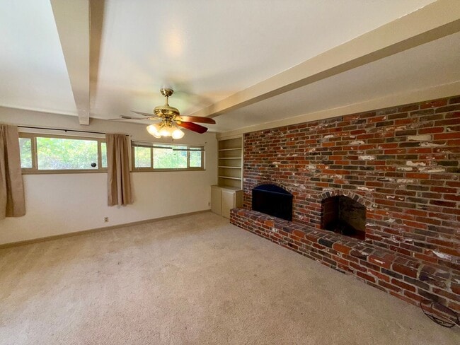 Building Photo - 6109 Golden Dawn Way