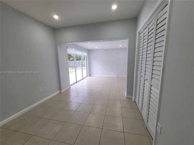 Building Photo - 8839 SW 28th St