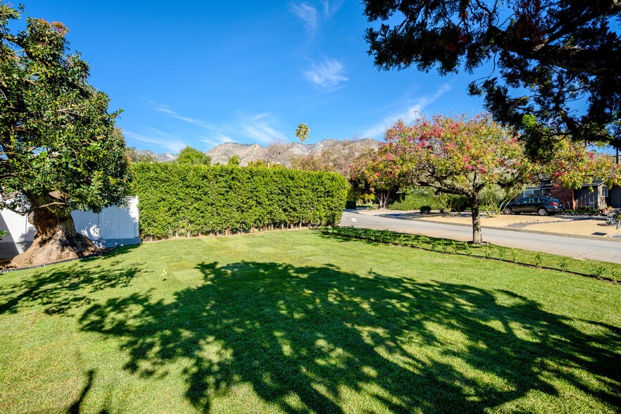 Building Photo - 685 Rim Rd