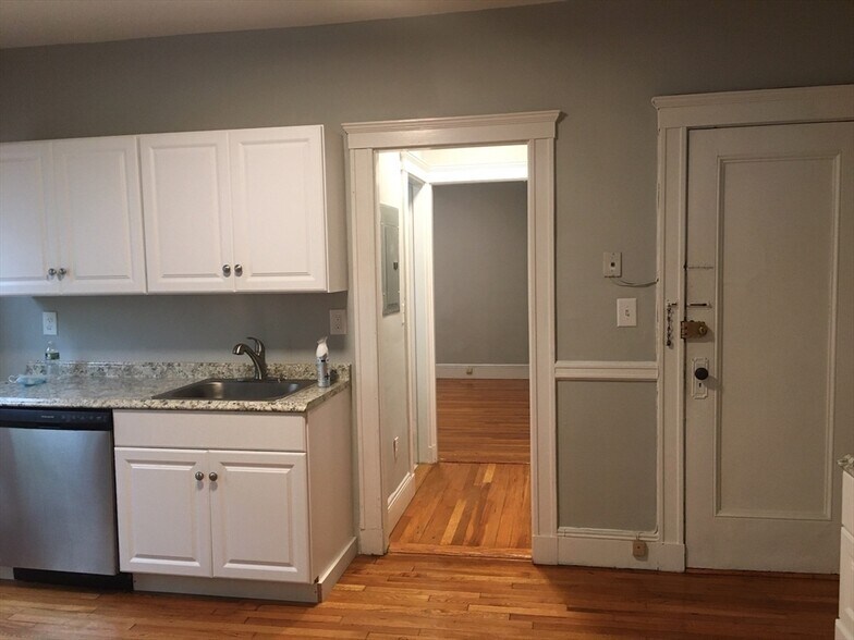 Building Photo - 7 Weld Hill St