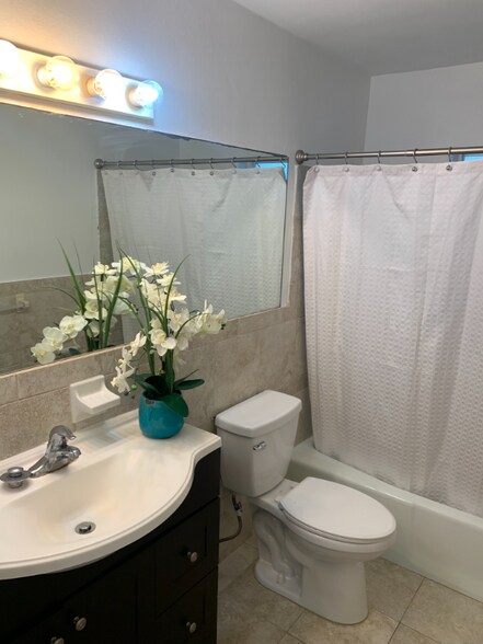 Building Photo - 623 92nd Ave N