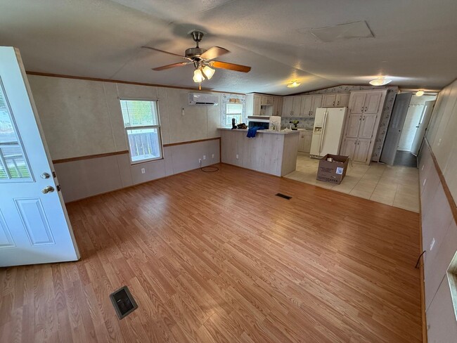Building Photo - 2 Bedroom 1 Bath House With Covered Patio,...