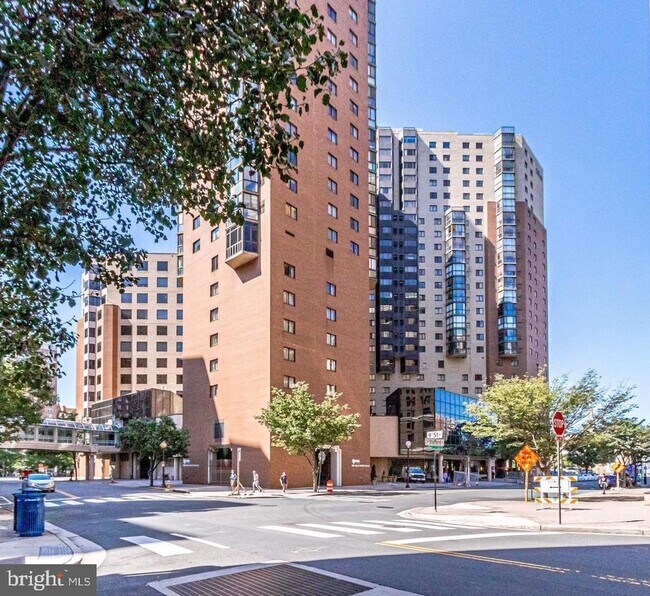 Building Photo - 900 N Stafford St