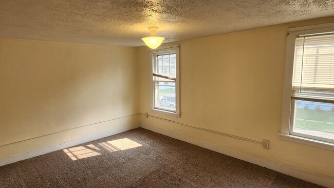 Building Photo - Single Family Three Bedroom Home in Salama...
