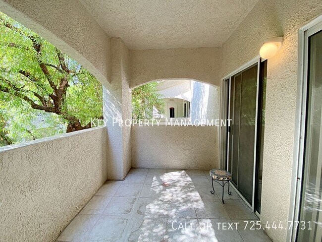 Building Photo - 2 BED 2 BATH UPSTAIRS CONDO  WITH 1 CAR GA...