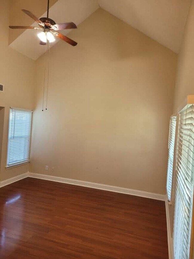 Building Photo - Ocean Lakes Single Family Home Ready for Move In!