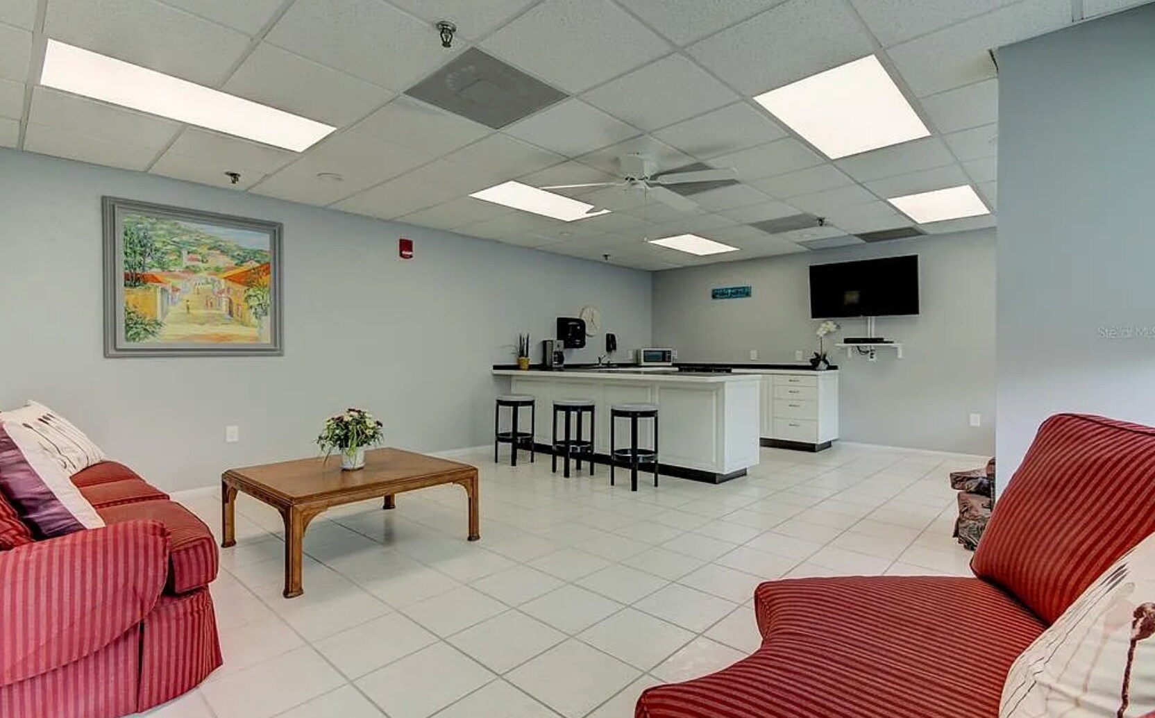 Condo meet up area - 7050 Sunset Dr S