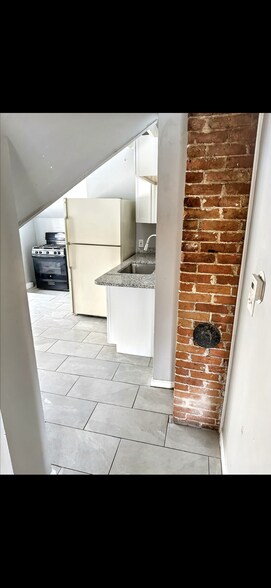 Building Photo - 115 Highland Ave