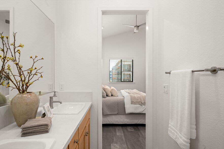 Building Photo - 1889 Notre Dame Blvd