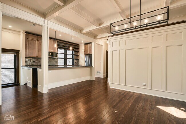 Building Photo - 5829 N Kenmore Ave