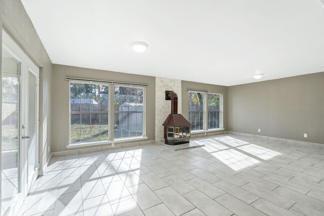 Building Photo - 3307 Roaming Woods Ln