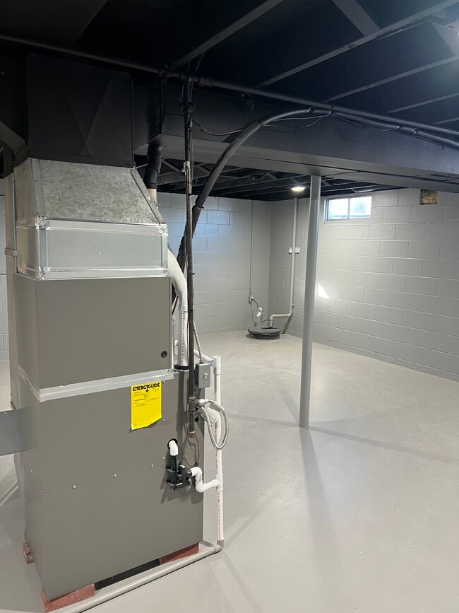 Building Photo - 5324 Jennifer Dr