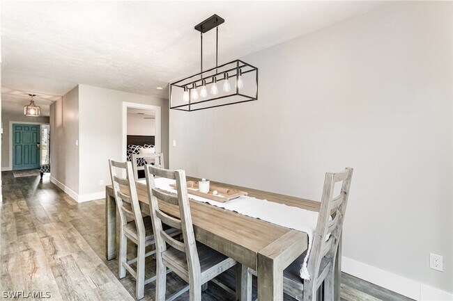 Building Photo - 517 98th Ave N