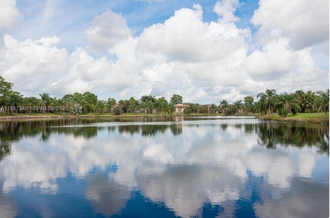 Building Photo - 2000 S Main St