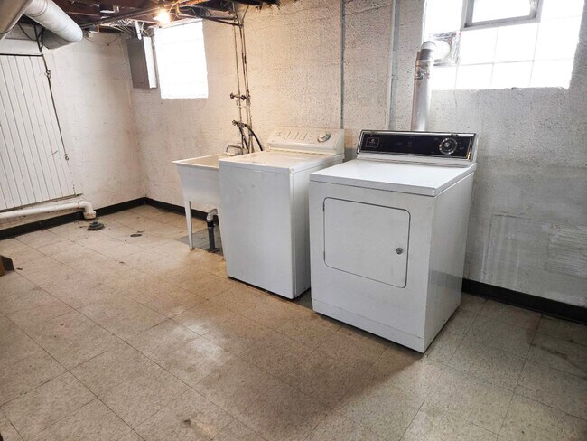 Building Photo - 3150 Phillips Ave