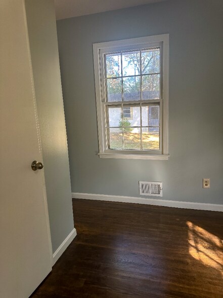 Building Photo - 6726 Primrose Ln