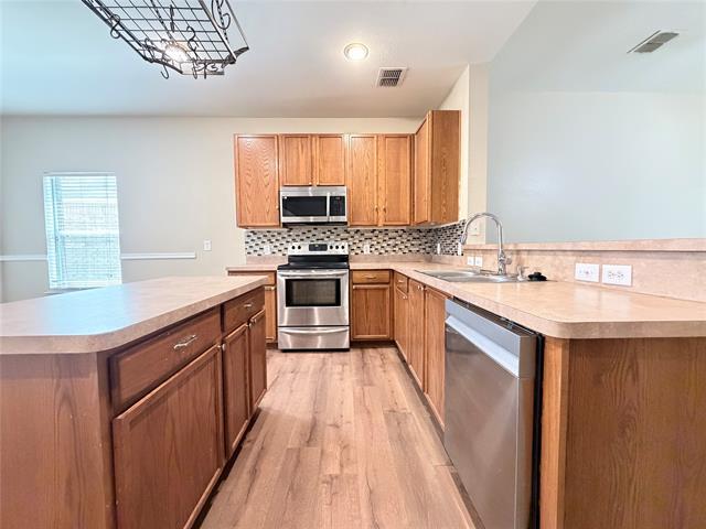 Building Photo - 1910 Pin Oak Ln