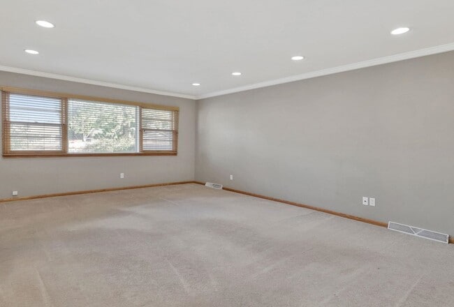 Building Photo - Coming available in February!