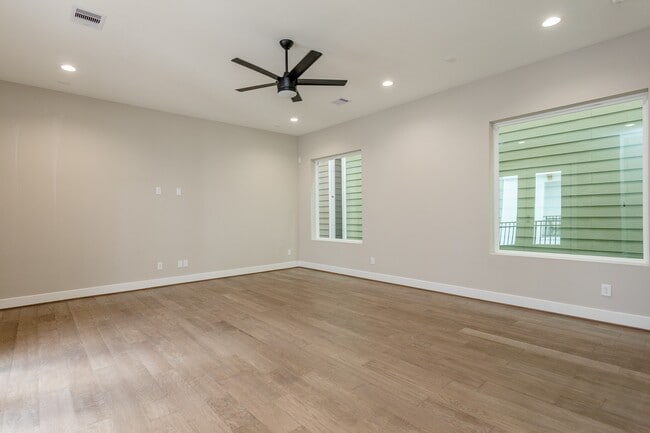 Building Photo - 1439 W 25th St