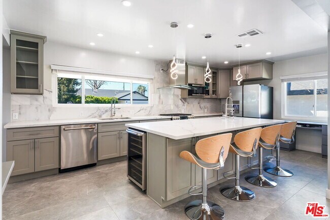 Building Photo - 8901 Rubio Ave