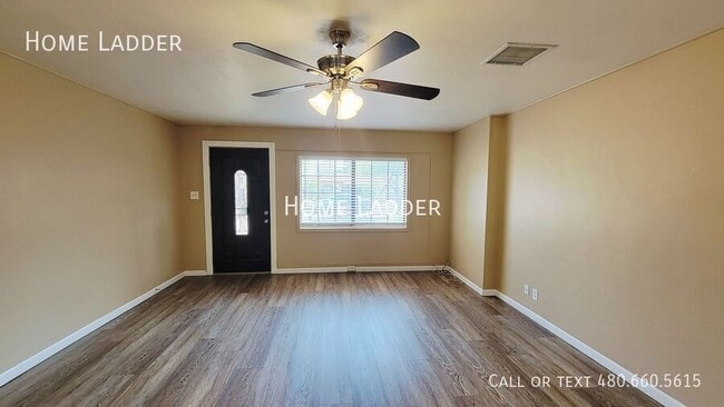 Building Photo - 2226 E Mitchell Dr