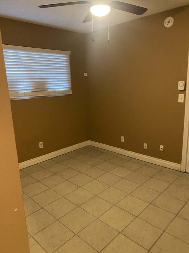 Building Photo - 2 Bedroom | 1 Bathroom | Single Family Home with Garage