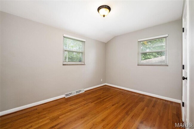 Building Photo - 9731 Twincrest Dr
