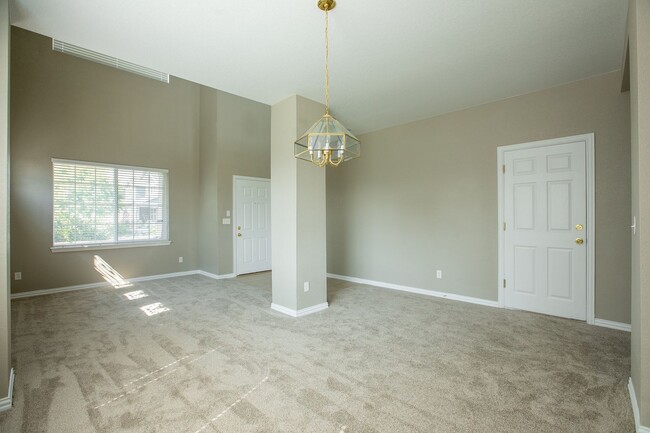 Building Photo - 3232 Chase Dr