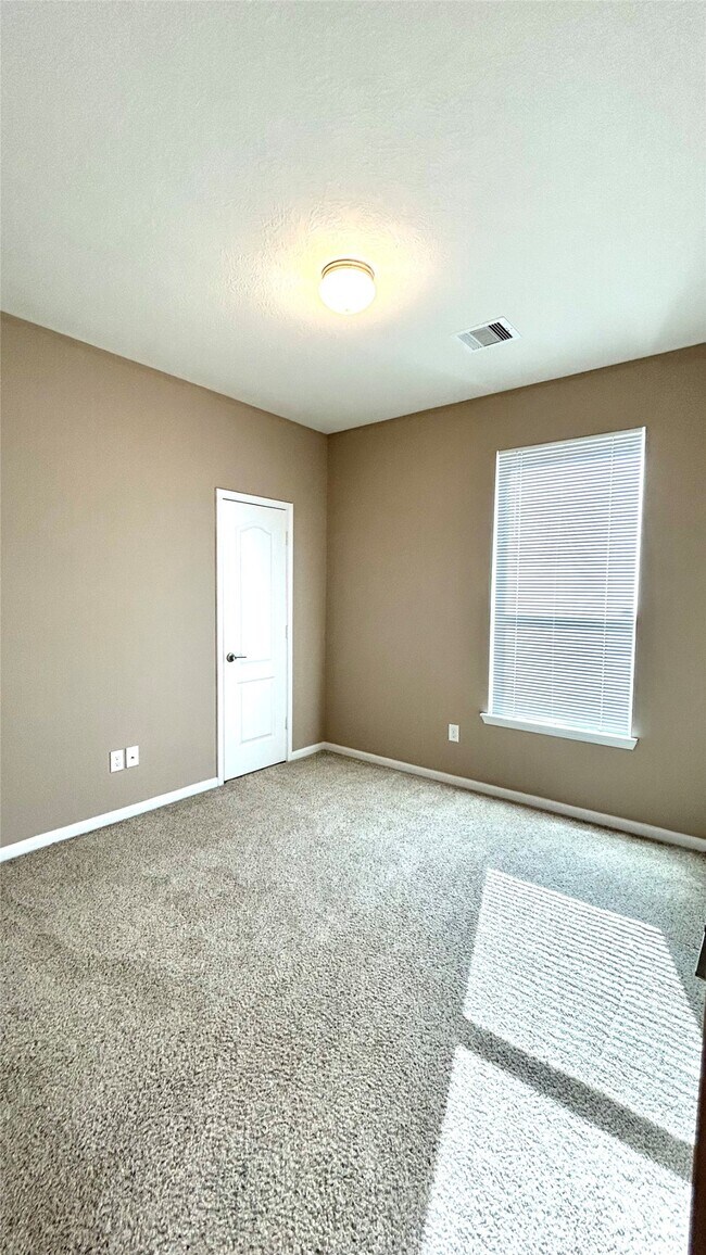 Building Photo - 2627 Hawthorn Park Ct