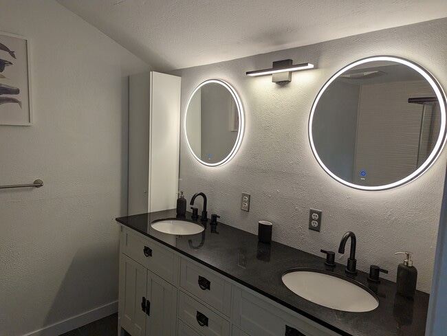 Master bath - 6036 Fox Hill Dr