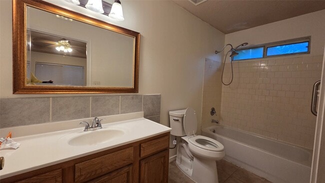 Building Photo - 10635 Royal Cavins Dr